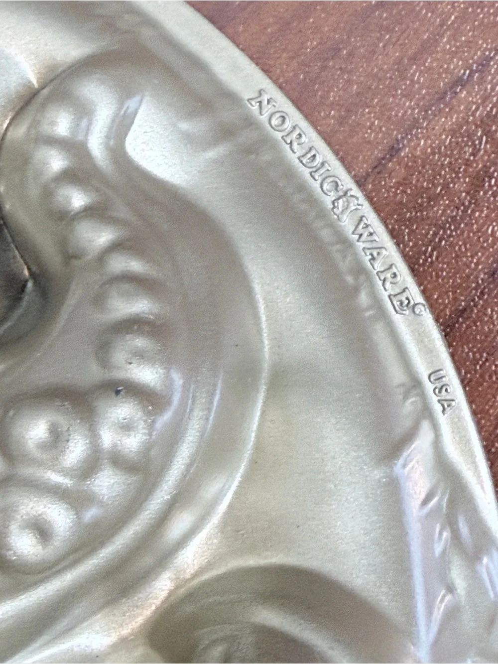 Nordic Ware Gold Cast Aluminum Octopus Bundt Cake Pan 10 cup